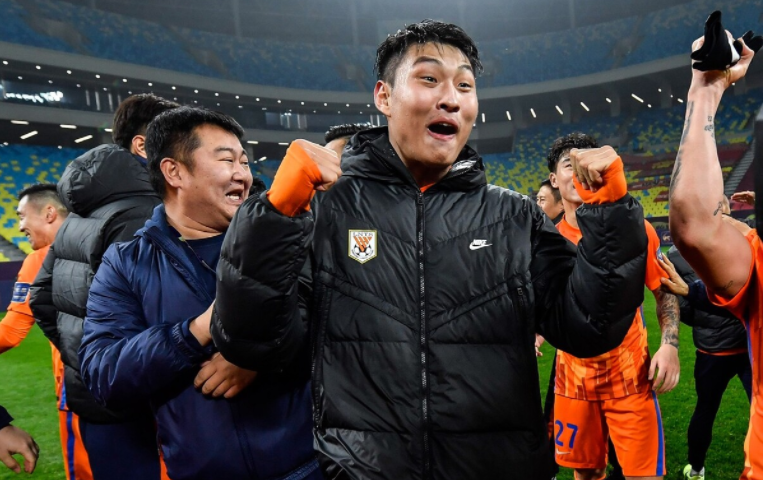 关于赛后山东泰山门线救险——欧篮联节点到来；球迷炸锅；团队化学反应显著的信息