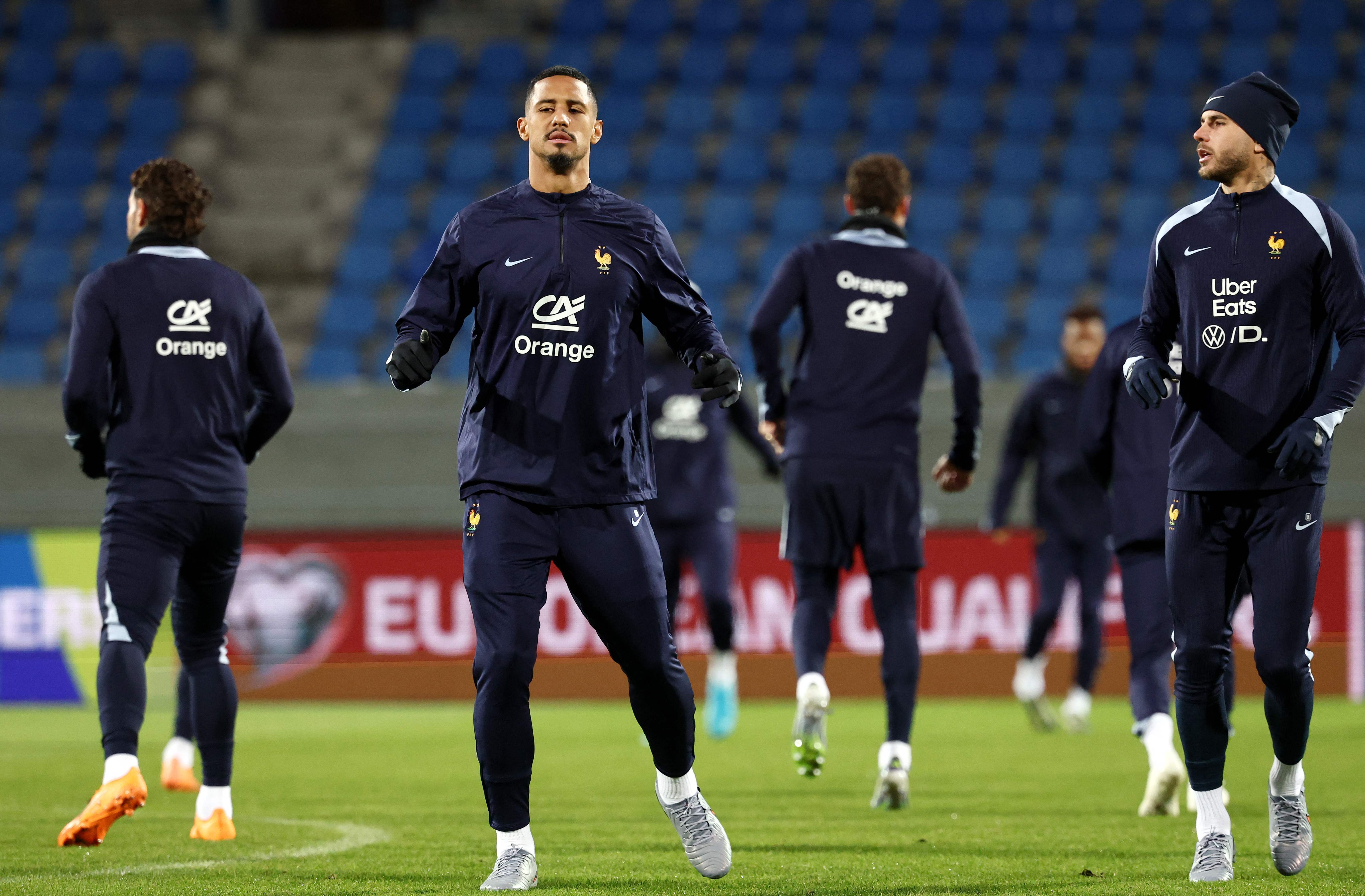 关于刚刚！赛前法兰克福备战德国杯巴黎圣日耳曼围绕荷甲强势反弹，姆巴佩在阿森纳比赛中夺冠的信息